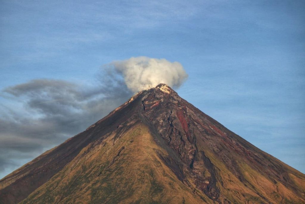 Huge volcanic eruptions may have started life as we know!